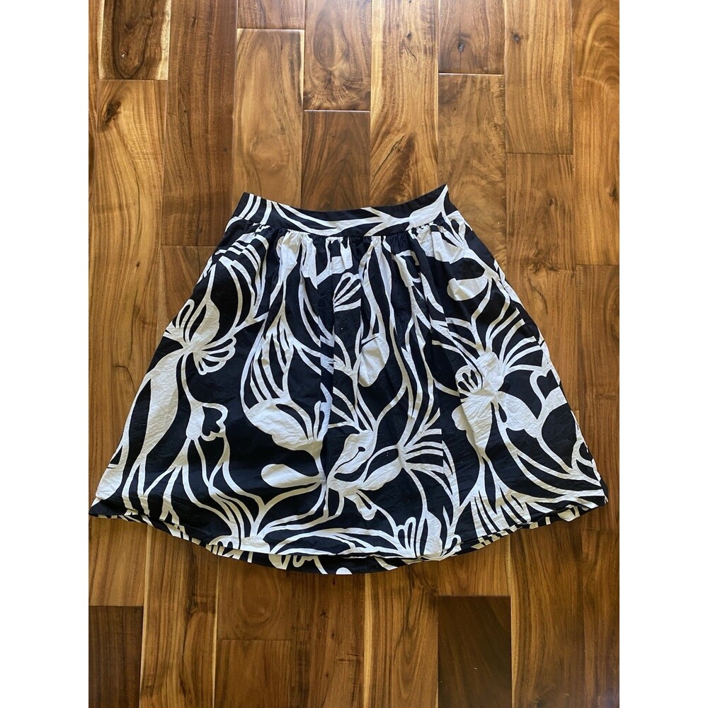 ANN TAYLOR Size 4 Black White Skirt Full Flowy Pockets Women Floral